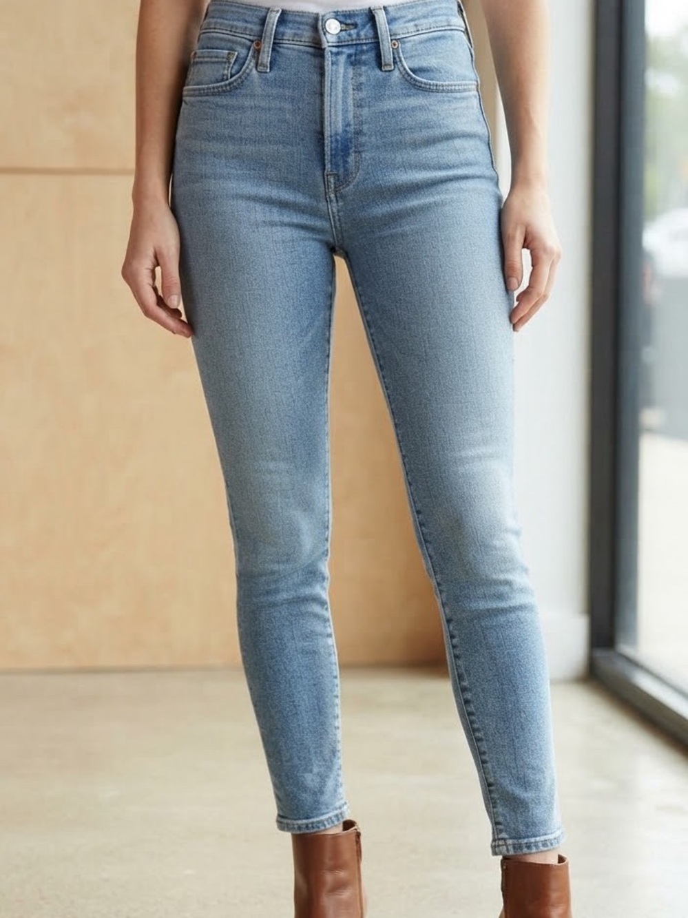 Levi’s 721 high rise skinny EUC
Waist measures 12” but stretches to 14”
Sz 4/27